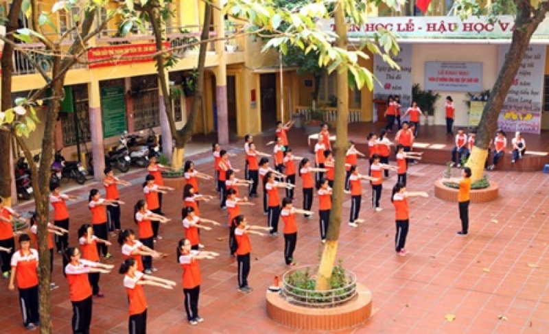 A physical education in Ha Noi's Ngo Sy Lien Secondary School. Unhealthy diet and lifestyle are blamed for increased contemporary diseases among Vietnamese. — VNA/VNS Photo Quy Trung
